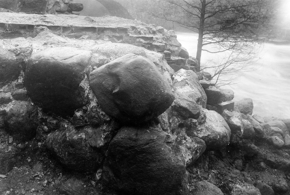 Laholm, Lagaholm, RAÄ 38. Laholms landsförsamling. Lagaholms slottsruin under utgrävning.