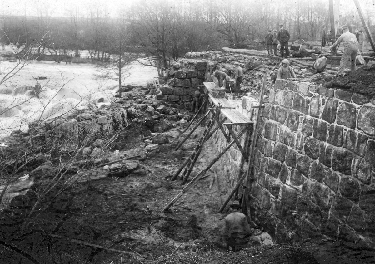 Laholm, Lagaholm, RAÄ 38. Laholms landsförsamling. Lagaholms slottsruin under utgrävning och restaurering.