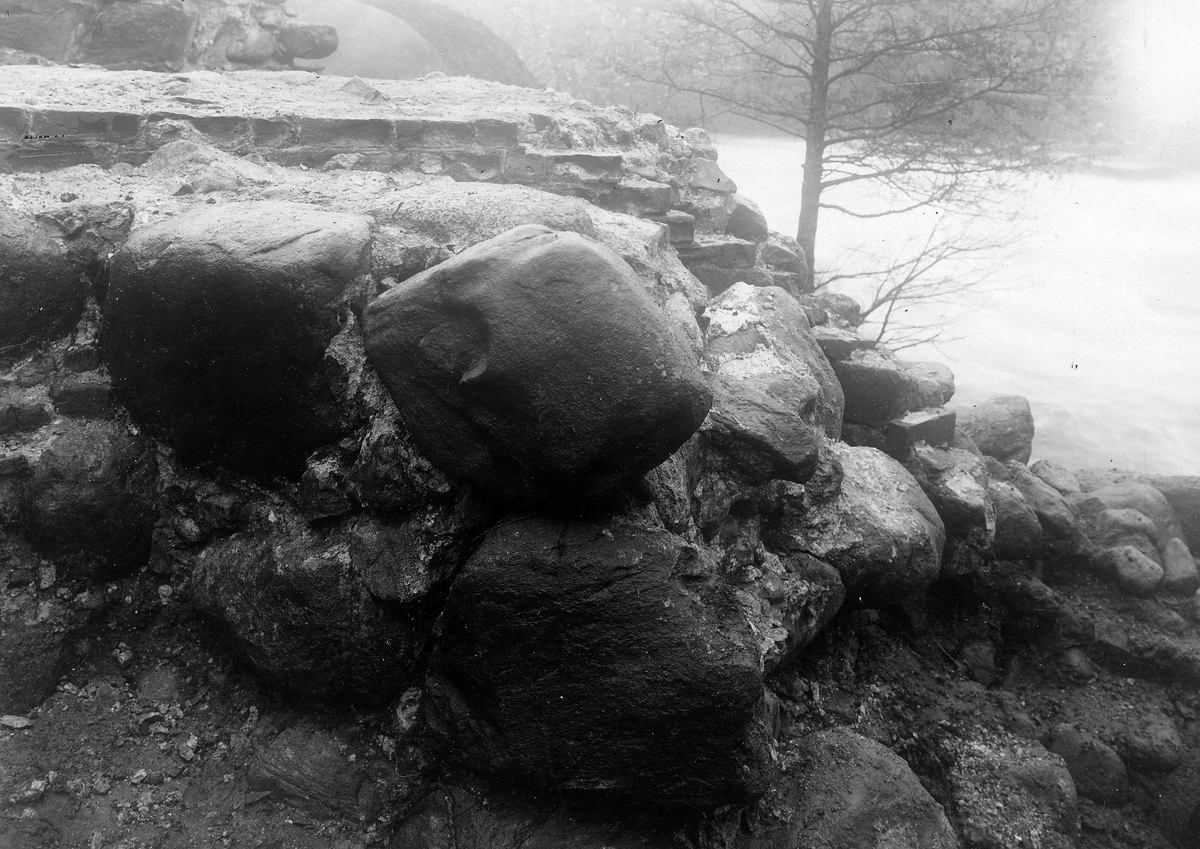 Laholm, Lagaholm, RAÄ 38. Laholms landsförsamling. Lagaholms slottsruin under utgrävning.