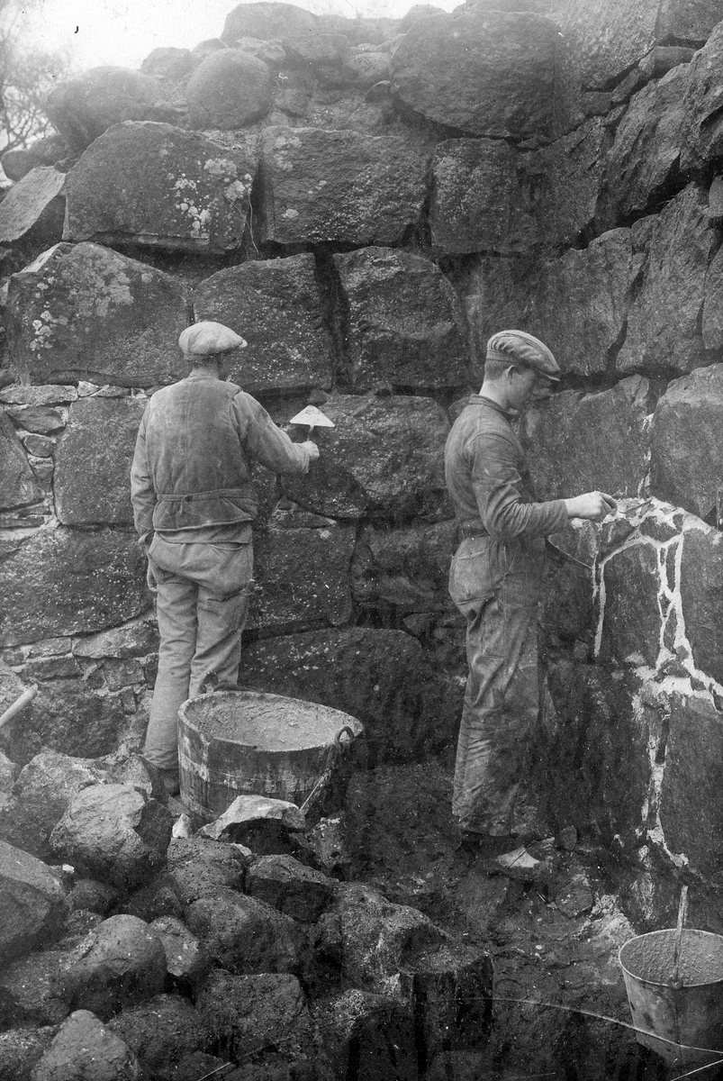 Laholm, Lagaholm, RAÄ 38. Laholms landsförsamling. Lagaholms slottsruin under utgrävning och restaurering.