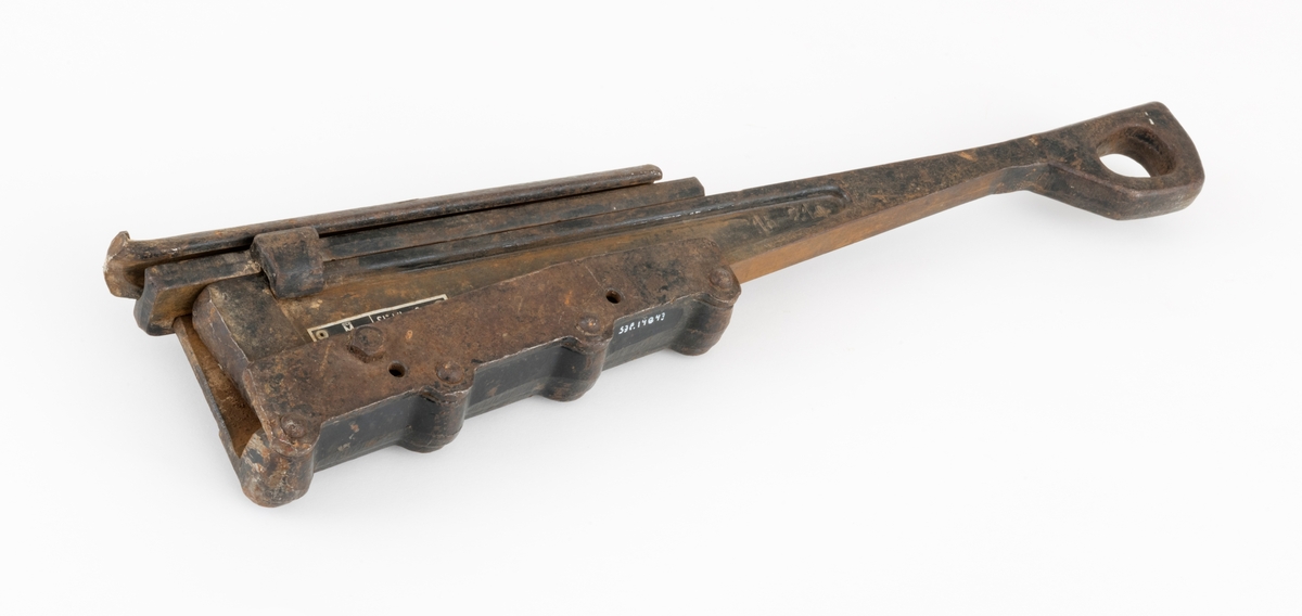 Kileklemme er et redskap som brukes for å stramme, holde fast, ståltau. Denne klemmen kan brukes på ståltau med diameter fra 15 til 21 millimeter. Sigurd Eide skriver at en kileklemme "[...]brukes bl. a. under stramming av barduner og bæretau (for mindre anlegg), og feste når tau skal trekkes i terrenget. Kileklemma festes til tauet ved å slå en kile fast [...]. Inntil kilen ligger en løs låseskinne med rifler. Ståltauet presses fast mellom låseskinnen og et avrundet spor i selve klemma."  (Se Eide, Sigurd, "Ståltau i skogbruket", s. 52, her forklares bruken av klemma.)