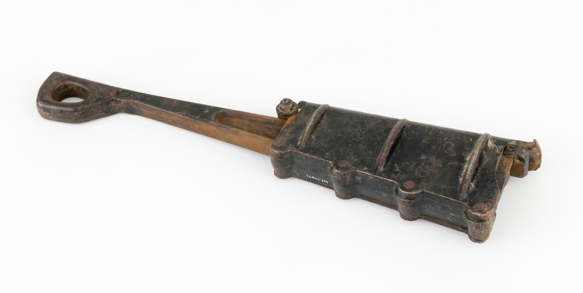 Kileklemme er et redskap som brukes for å stramme, holde fast, ståltau. Denne klemmen kan brukes på ståltau med diameter fra 15 til 21 millimeter. Sigurd Eide skriver at en kileklemme "[...]brukes bl. a. under stramming av barduner og bæretau (for mindre anlegg), og feste når tau skal trekkes i terrenget. Kileklemma festes til tauet ved å slå en kile fast [...]. Inntil kilen ligger en løs låseskinne med rifler. Ståltauet presses fast mellom låseskinnen og et avrundet spor i selve klemma."  (Se Eide, Sigurd, "Ståltau i skogbruket", s. 52, her forklares bruken av klemma.)