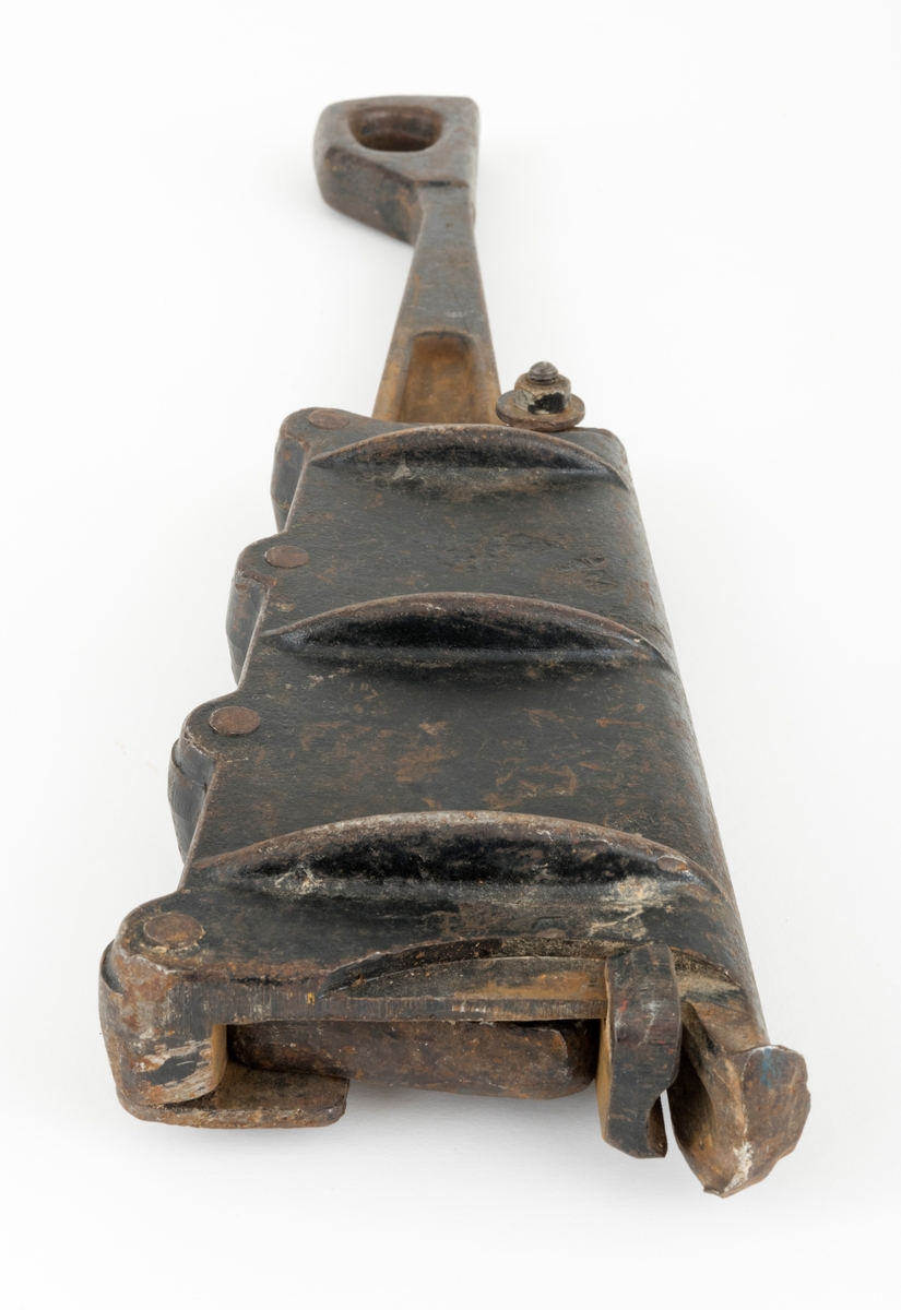 Kileklemme er et redskap som brukes for å stramme, holde fast, ståltau. Denne klemmen kan brukes på ståltau med diameter fra 15 til 21 millimeter. Sigurd Eide skriver at en kileklemme "[...]brukes bl. a. under stramming av barduner og bæretau (for mindre anlegg), og feste når tau skal trekkes i terrenget. Kileklemma festes til tauet ved å slå en kile fast [...]. Inntil kilen ligger en løs låseskinne med rifler. Ståltauet presses fast mellom låseskinnen og et avrundet spor i selve klemma."  (Se Eide, Sigurd, "Ståltau i skogbruket", s. 52, her forklares bruken av klemma.)