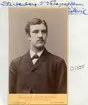 Porträtt av Valdemar Starkenberg. Född i Vadstena 1866 flyttade han tidigt till Stockholm och kom där bland annat att arbeta som bokhållare. Sommaren 1896 inflyttade han till Skövde och bar då titeln telegrafkommisarie. Kort därpå ingick han giftemål med Thyra Nilsson, bördig från Västervik. I slutet av år 1900 flyttade paret till just Västervik, där Valdemar erbjudits en likartad anställning vid Telegrafstaten. Äktenskapet varade i ytterligare tio år, vilket förärade makarna fyra barn. Den 18 mars 1910 avled Valdermar i sviterna av cancer.