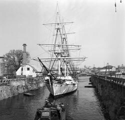 Utbogsering av Jarramas i Polhemsdockan