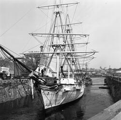 Utbogsering av Jarramas i Polhemsdockan