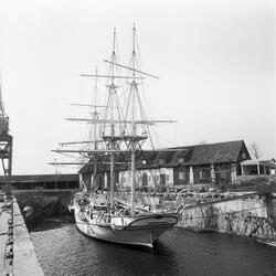 Utbogsering av Jarramas i Polhemsdockan