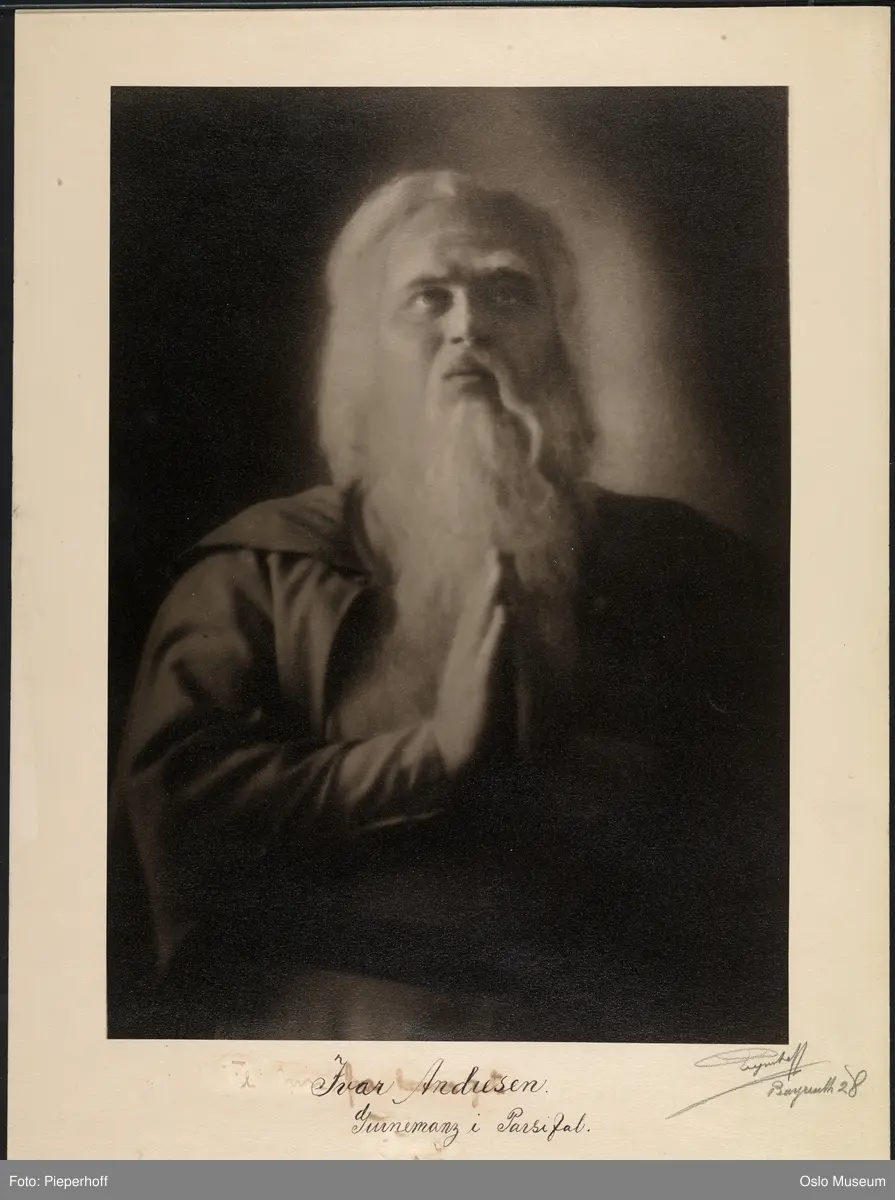 portrett, mann, operasanger, rollebilde, Gurnemanz i "Parsifal", brystbilde, kostyme