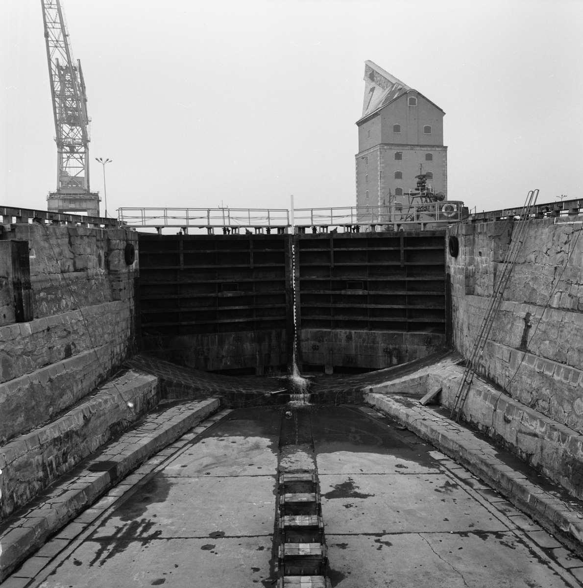 V90844