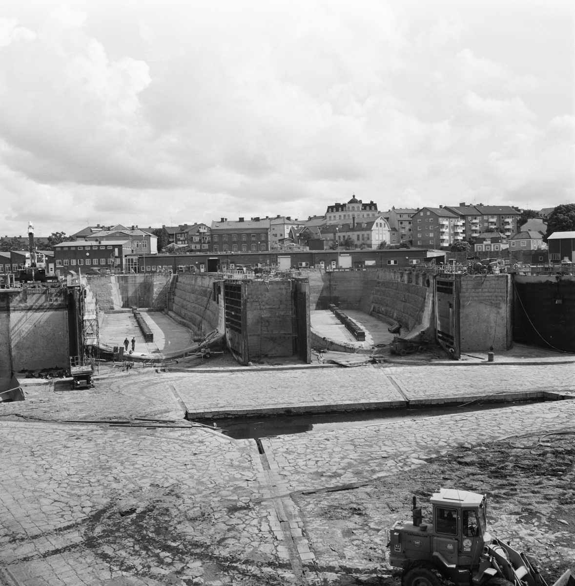V90879