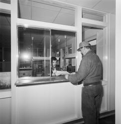 Personalen å nya materialförrådet