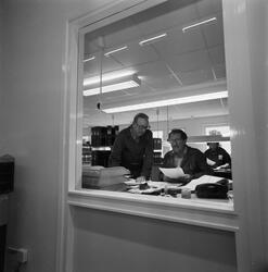 Personalen å nya materialförrådet