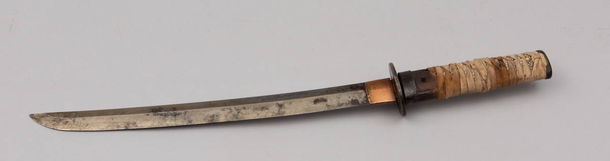 Japansk sverd, Wakizashi, korpsversjon. 1600/1700-talls, sett ut i fra klingen. Er fra Satsumaopprøret 1870-årene.