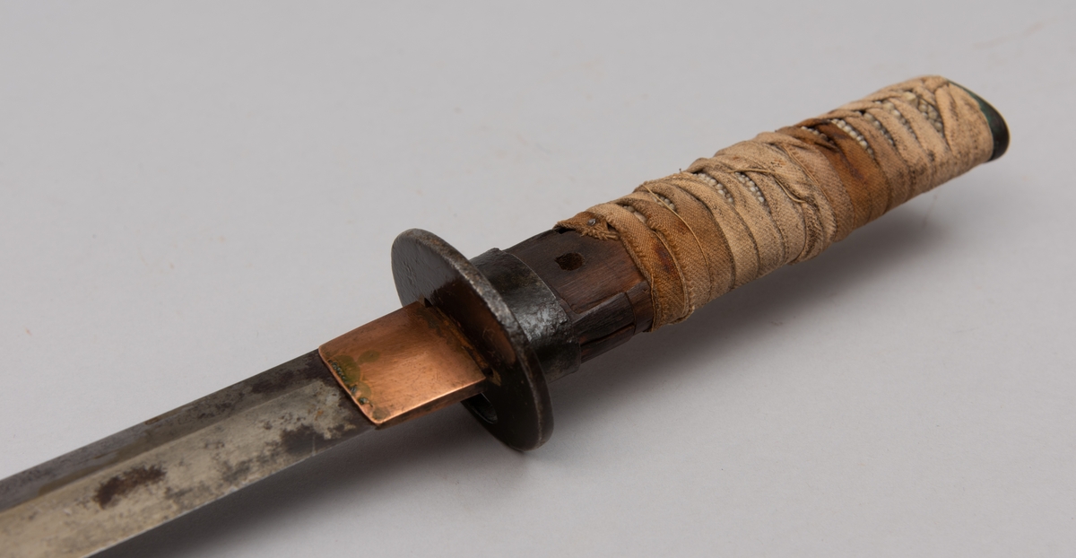 Japansk sverd, Wakizashi, korpsversjon. 1600/1700-talls, sett ut i fra klingen. Er fra Satsumaopprøret 1870-årene.