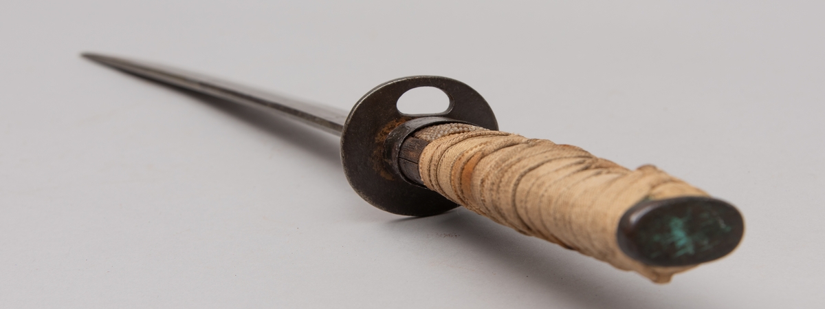 Japansk sverd, Wakizashi, korpsversjon. 1600/1700-talls, sett ut i fra klingen. Er fra Satsumaopprøret 1870-årene.