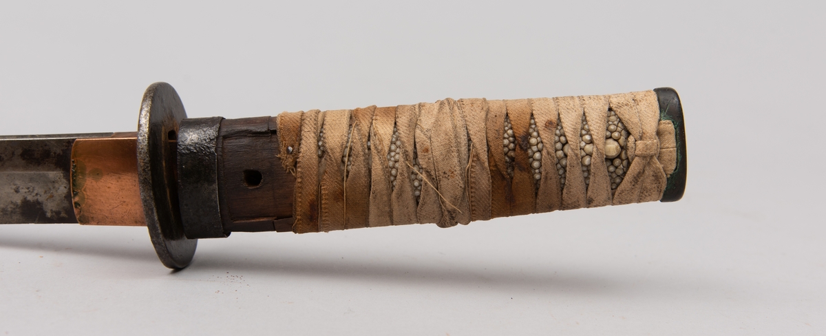 Japansk sverd, Wakizashi, korpsversjon. 1600/1700-talls, sett ut i fra klingen. Er fra Satsumaopprøret 1870-årene.