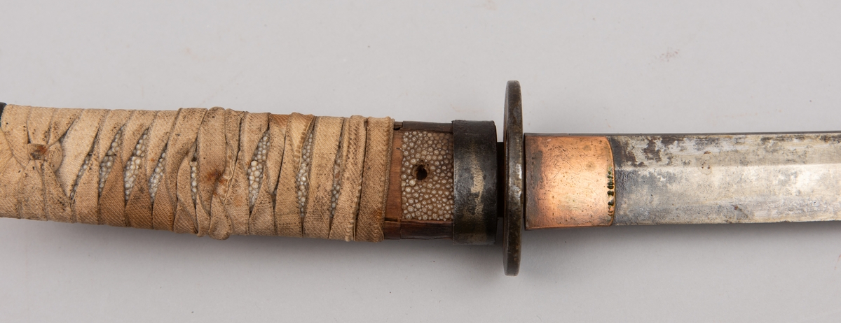 Japansk sverd, Wakizashi, korpsversjon. 1600/1700-talls, sett ut i fra klingen. Er fra Satsumaopprøret 1870-årene.