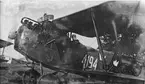 Flygplan FVM Phönix C.1 Dront, nr 4194 står på ett flygfält. En man sitter i planet. Omkring 1924-26.