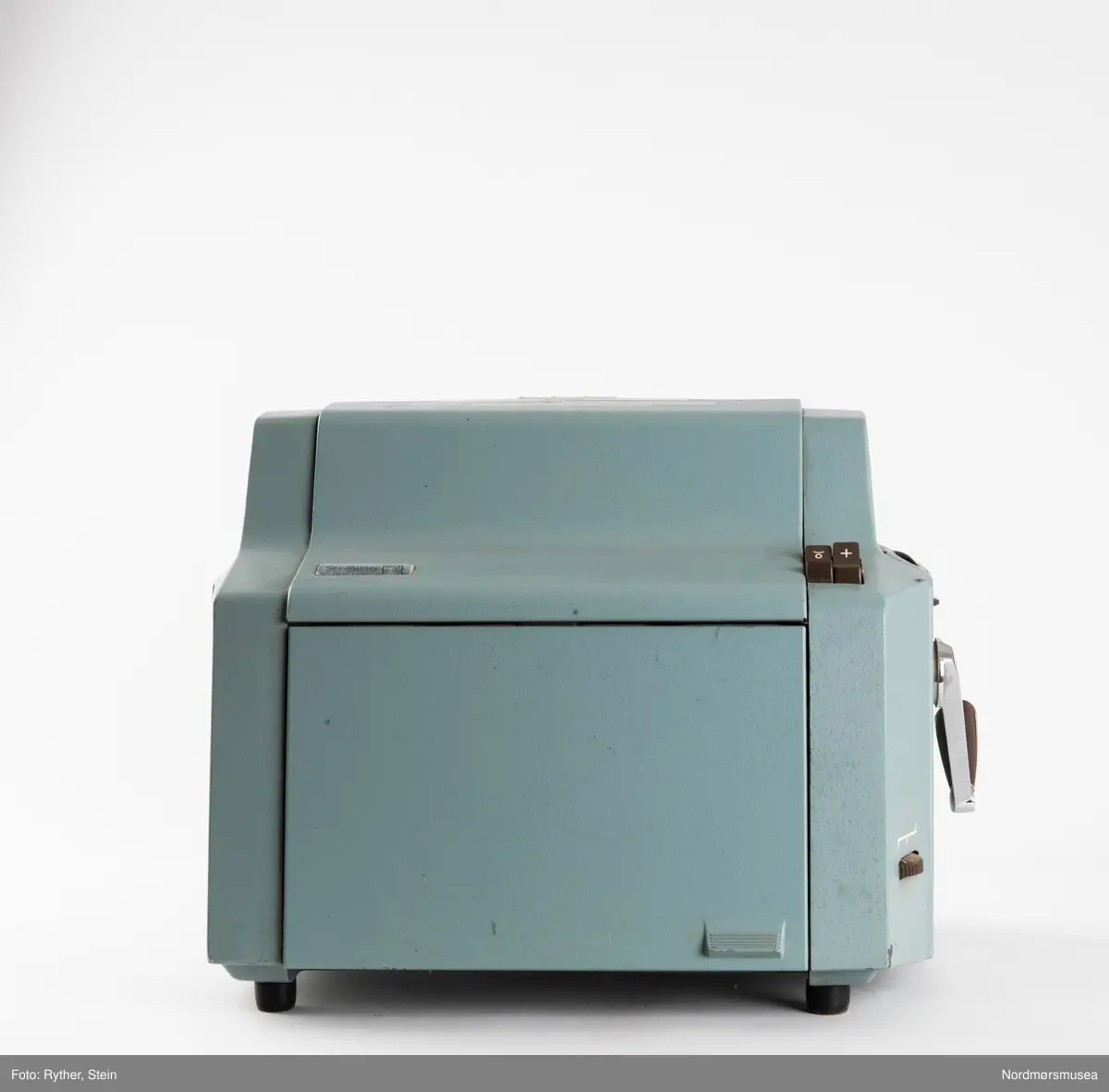 Rex-Rotary M4 spritduplikator fra perioden 1958-62. Denne typen duplikator ble mye brukt i skoler av blant annet studentavisene, se KMb-1990-034.0001.