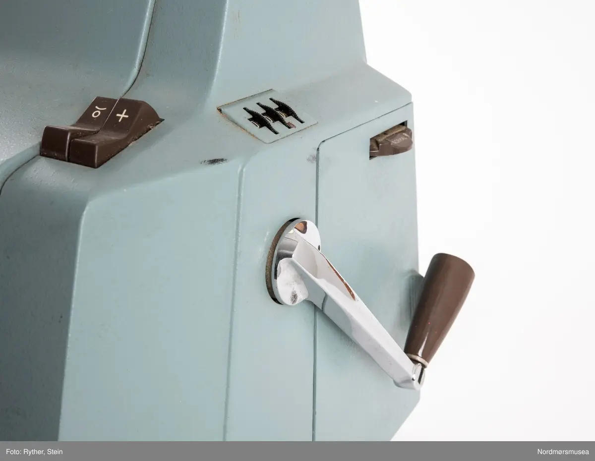 Rex-Rotary M4 spritduplikator fra perioden 1958-62. Denne typen duplikator ble mye brukt i skoler av blant annet studentavisene, se KMb-1990-034.0001.