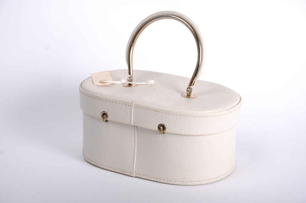 Hvit beautybag med lukkemekanisme i metall