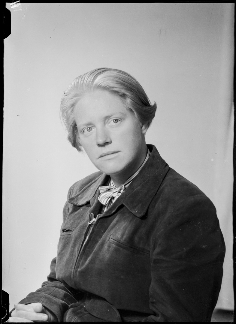 Johnsrud, Ragne (1918 - 2012)