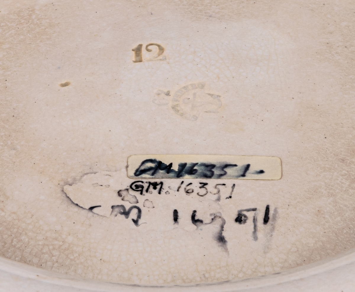 Skål med lock, porslin. Gustavsberg, Carrara 12,02. 1850-talet.