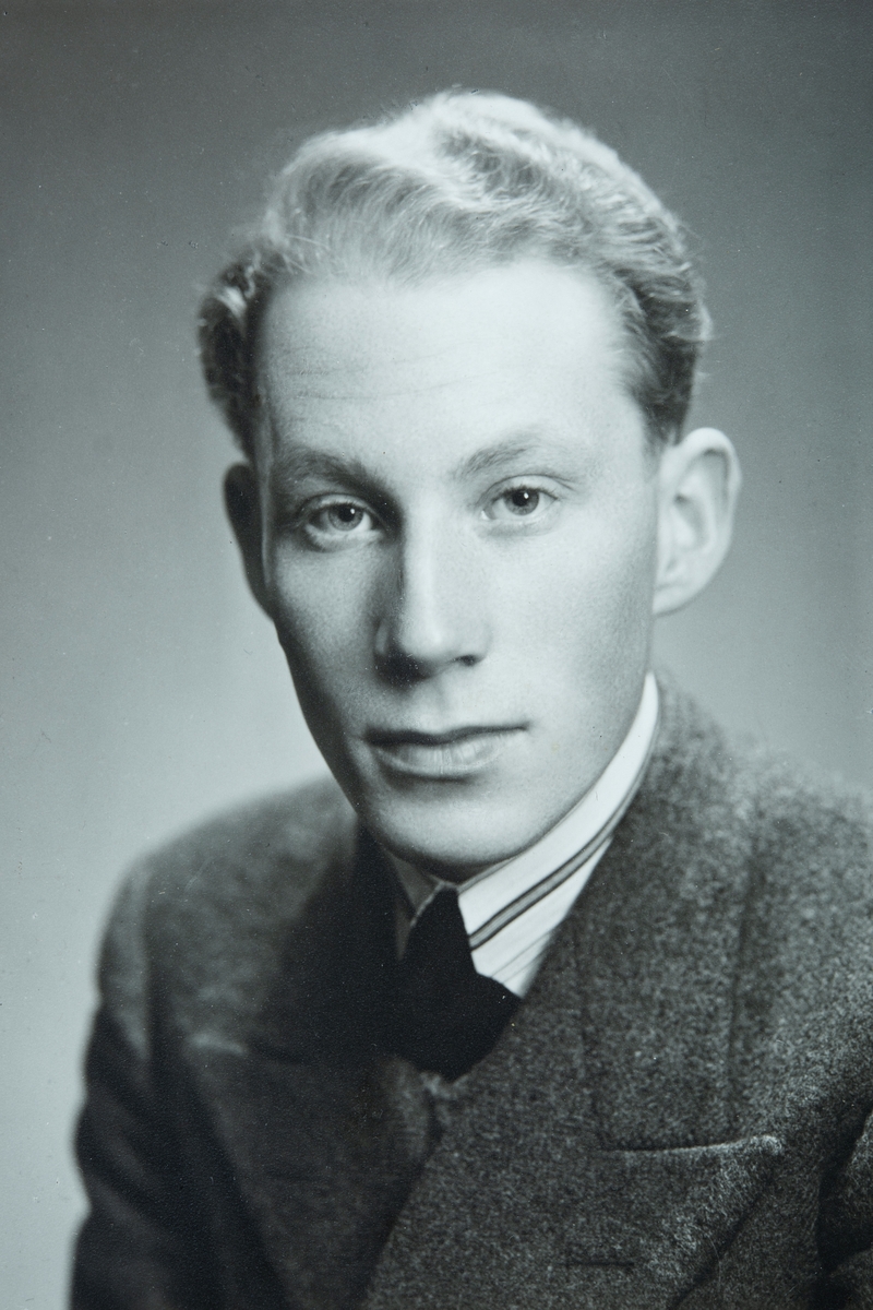 Portrett av en ung Arne Frydenlund (f: 01.01-1924) fra Kjeverud, Ottestad.