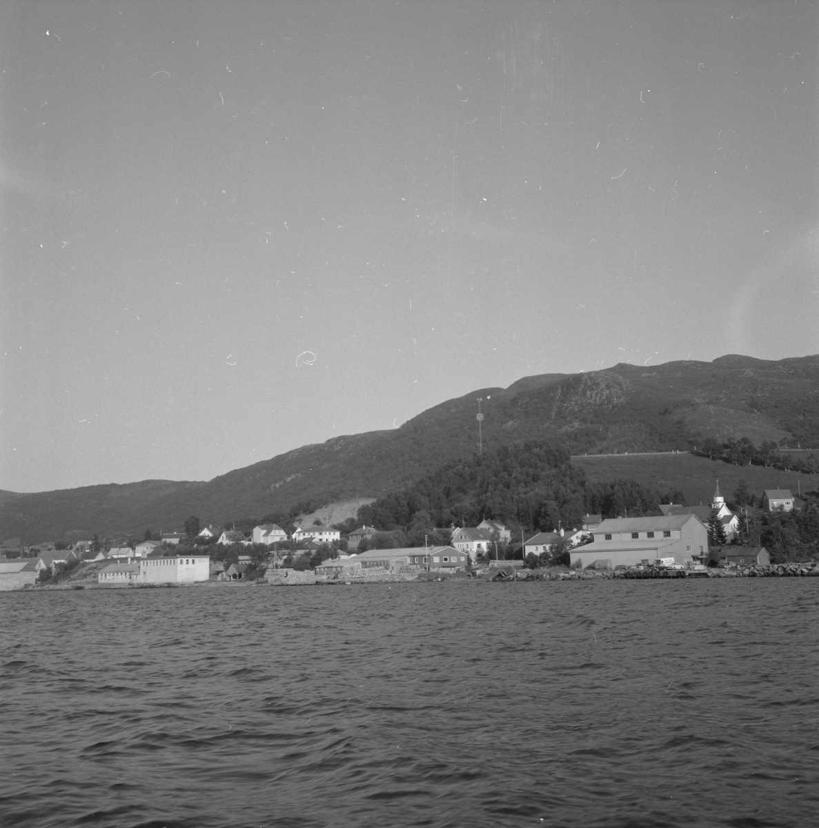 Ølensjøen i Ølen sett mot søraust, 1976.