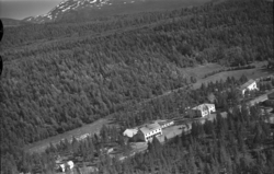 Flyfoto over Målselv kommune. Rundhaug. Til venstre i bildet