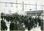 Västerås, Munkängen.
Resenärer vid Centralstationen, 1950-tal.