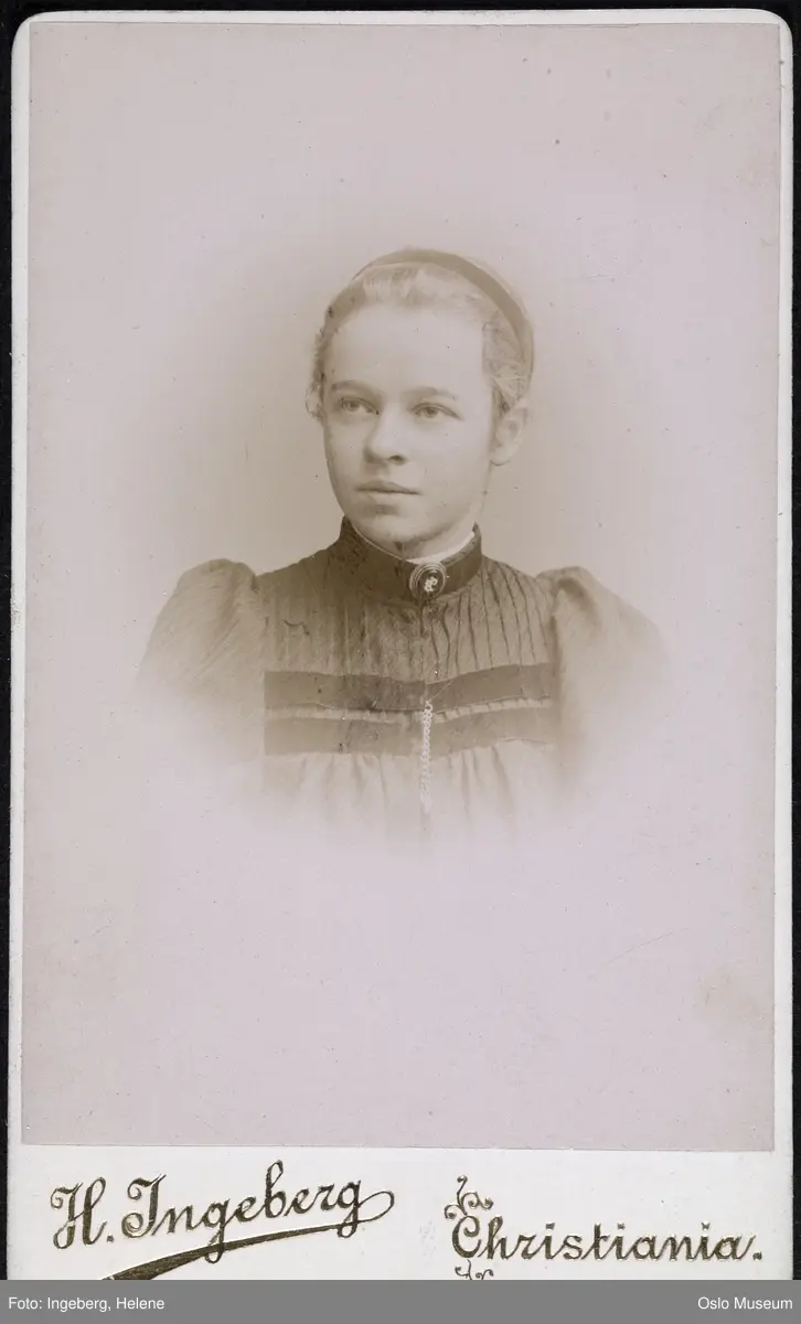 portrett, kvinne, vignettert brystbilde