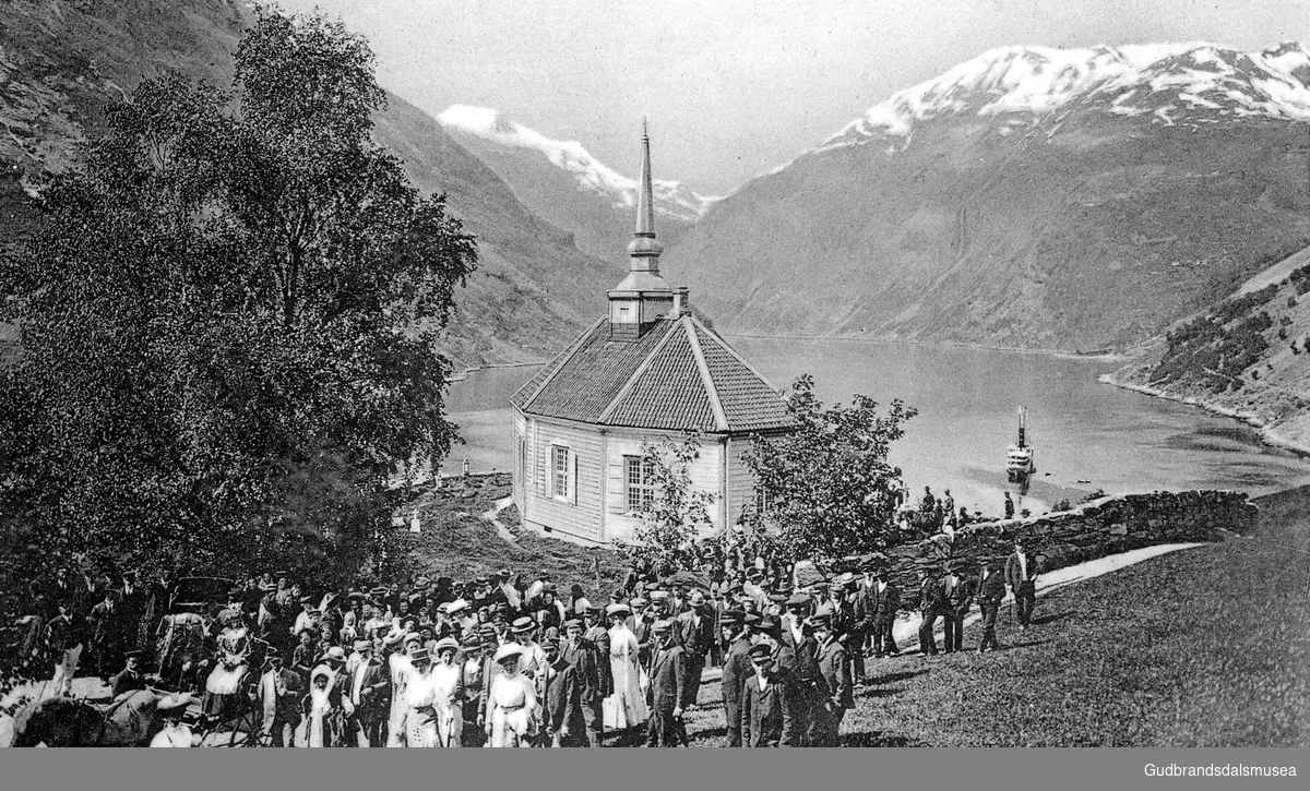 Bryllaupet til Maren Flydal og Jon Ørjasæter ved Geiranger kyrkje