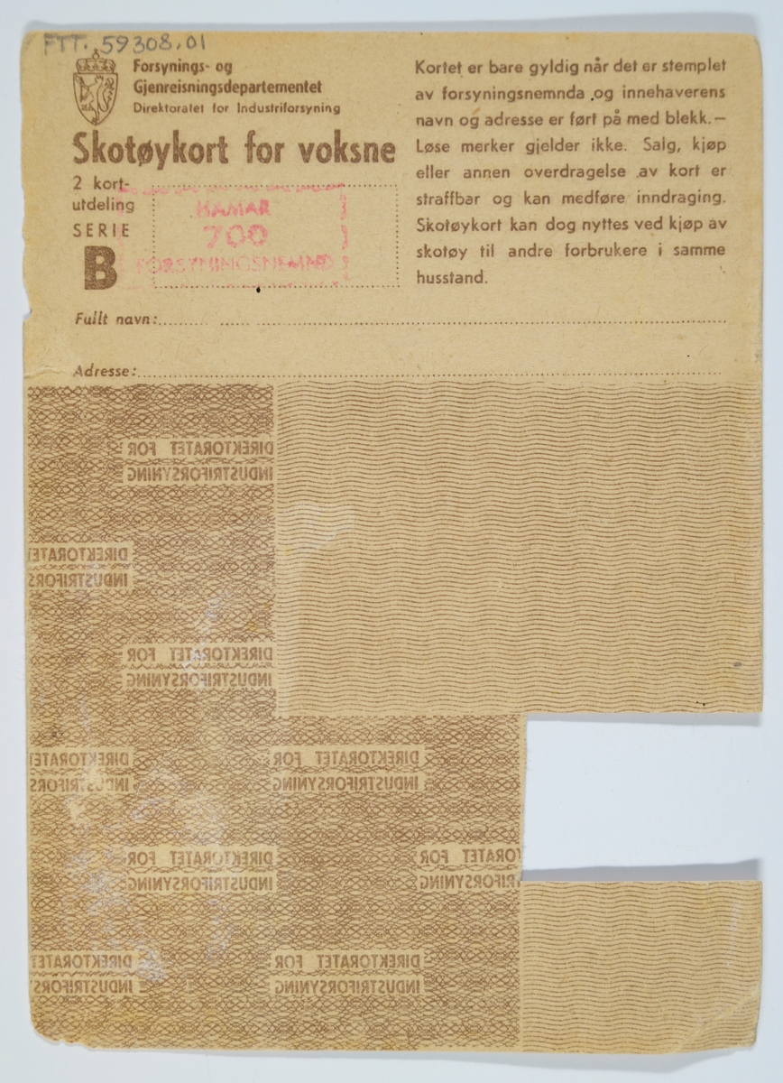 6 rasjoneringskort fra 1952/1953. De er alle laget av tynn papp og de varierer i størrelse. Det er påtrykt informasjon om hvilket departement som har utstedt dem, hvile varer det gjelder og hvilke forbrukergrupper det gjelder. For detaljer se "Påført tekst/merker". På kortene er det merker som kan klippes av og brukes. De fleste er merket med koder, eksempelvis "Gr.II G13", "H 3", "M 40" og så videre. Det er brukt av alle kortene ( i varierende grad). 
01: Skotøykort for voksne
02: Matvarer (blant annet sukker)
03: Ekstrakort
04: Ekstrakort (kaffe)
05: Ekstrakort (kakao, kokesjokolade)
06: Ekstrakort (tekstilvarer og skotøy m.v. Piker 14-18 år)