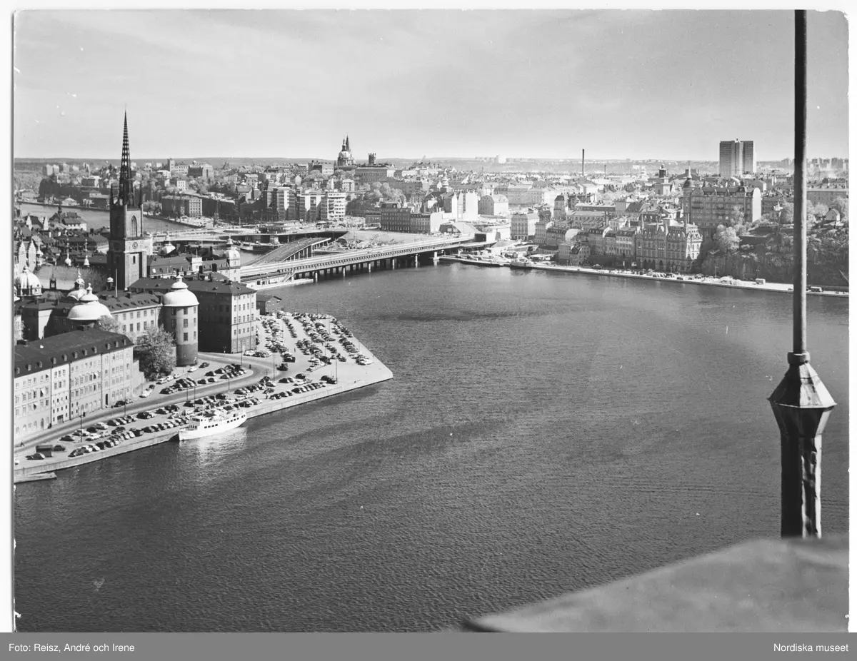 Stockholm. Utsikt från Stadshustornet över Norra Riddarholmshamnen och Centralbron.