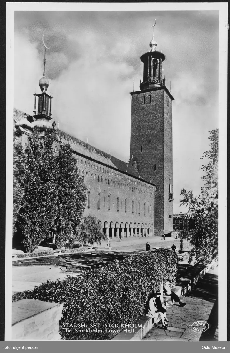 Stockholms stadshus, park, mennesker