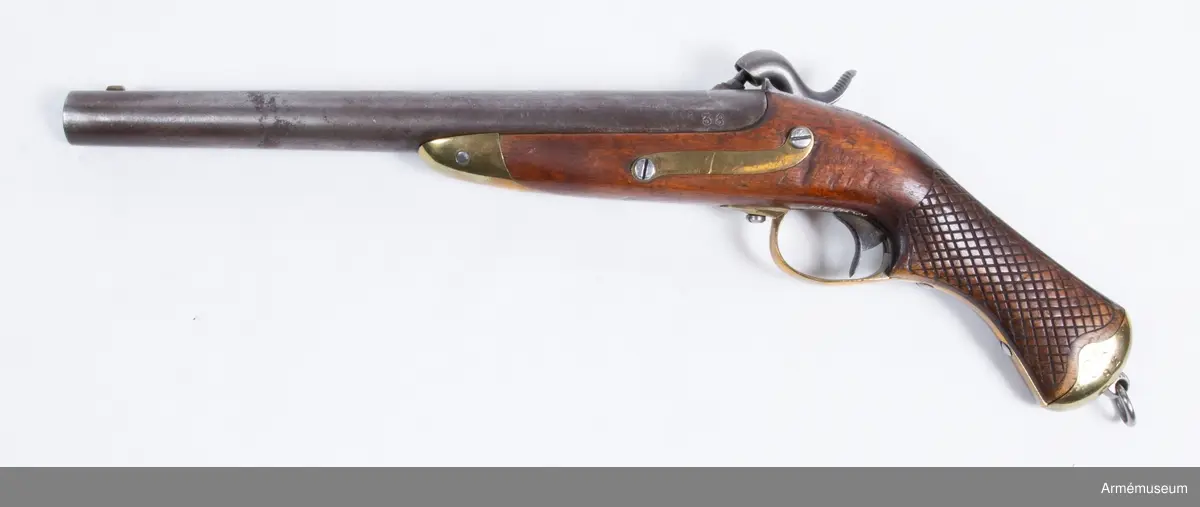 Märkt med regementsbeteckningen "S.S." och "38".
Kal 19,9 mm. Tnr 932, SS 38, 1851.