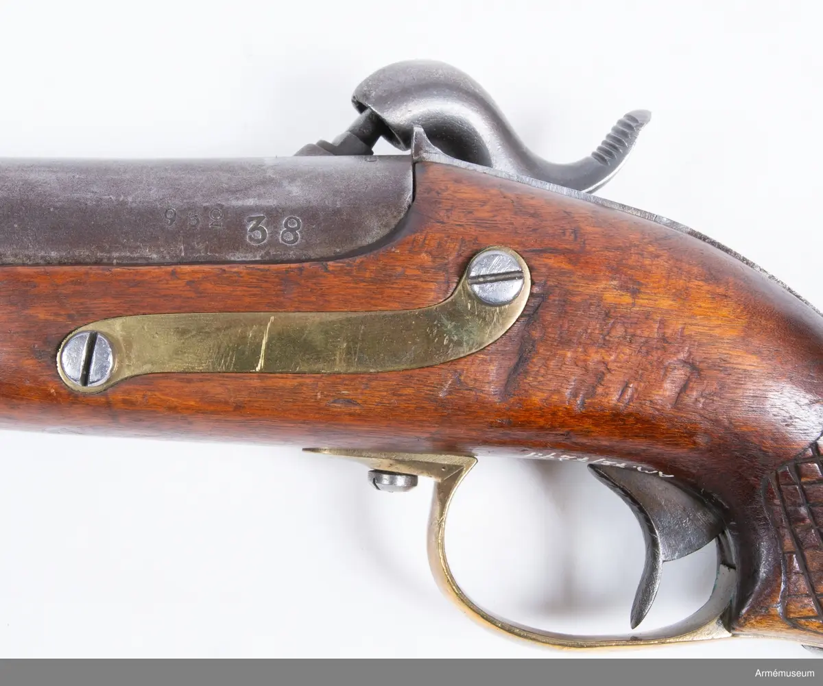 Märkt med regementsbeteckningen "S.S." och "38".
Kal 19,9 mm. Tnr 932, SS 38, 1851.