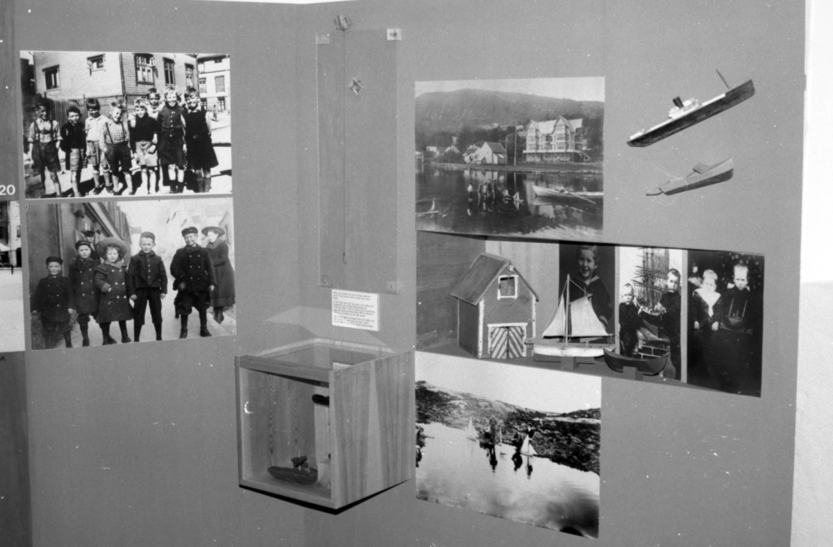 Dokumentasjonsbilder i serie fra barneutstillinga på Sunnmøre Museum i 1989.