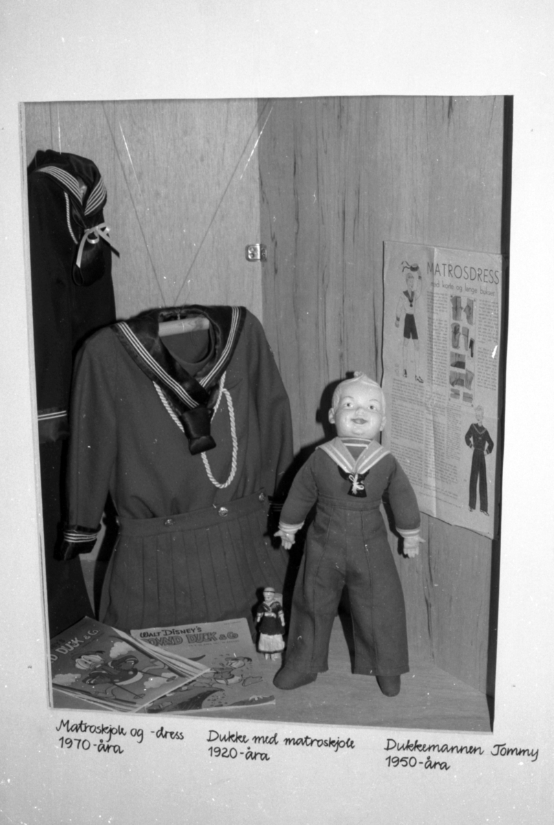 Dokumentasjonsbilder i serie fra barneutstillinga på Sunnmøre Museum i 1989.