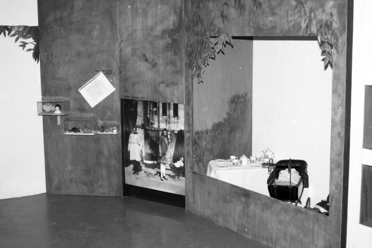 Dokumentasjonsbilder i serie fra barneutstillinga på Sunnmøre Museum i 1989.