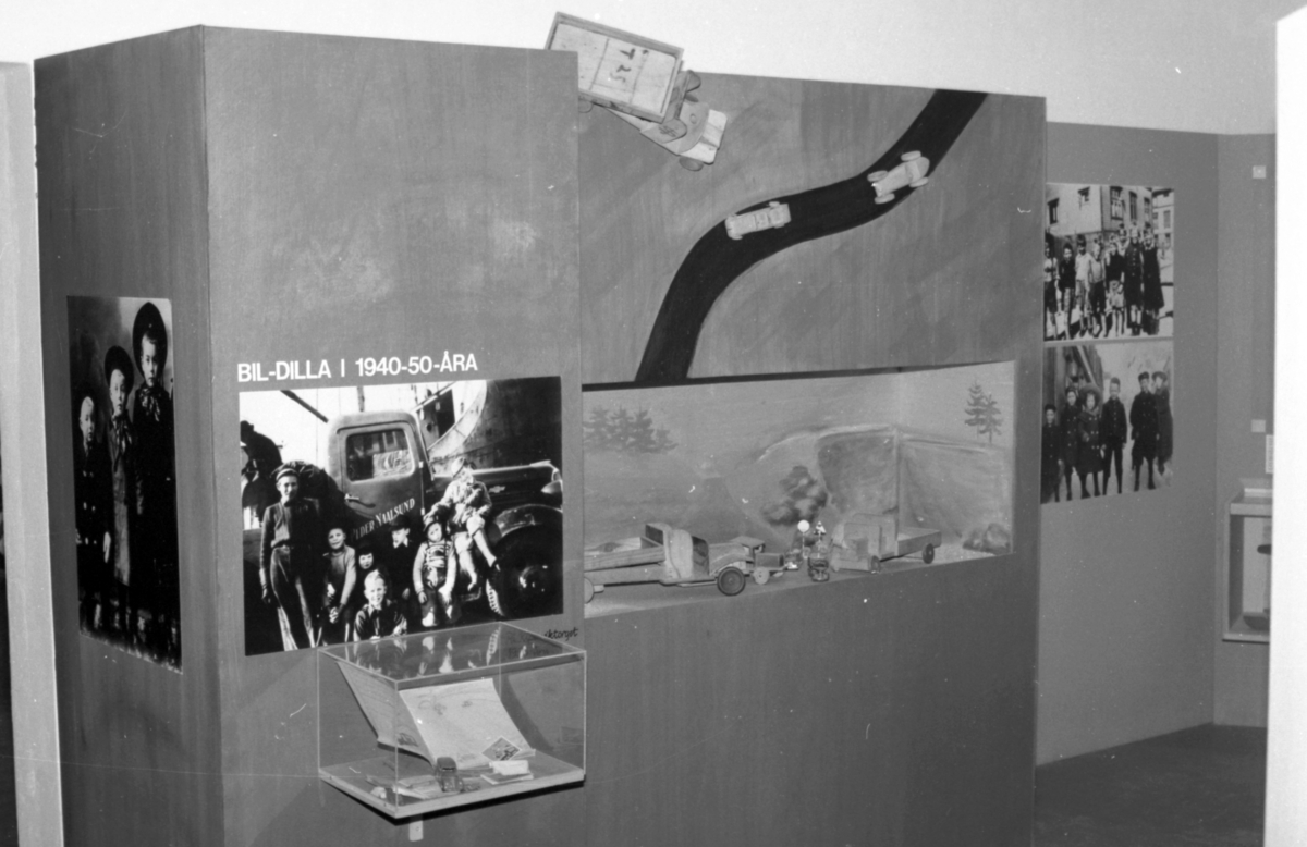Dokumentasjonsbilder i serie fra barneutstillinga på Sunnmøre Museum i 1989.