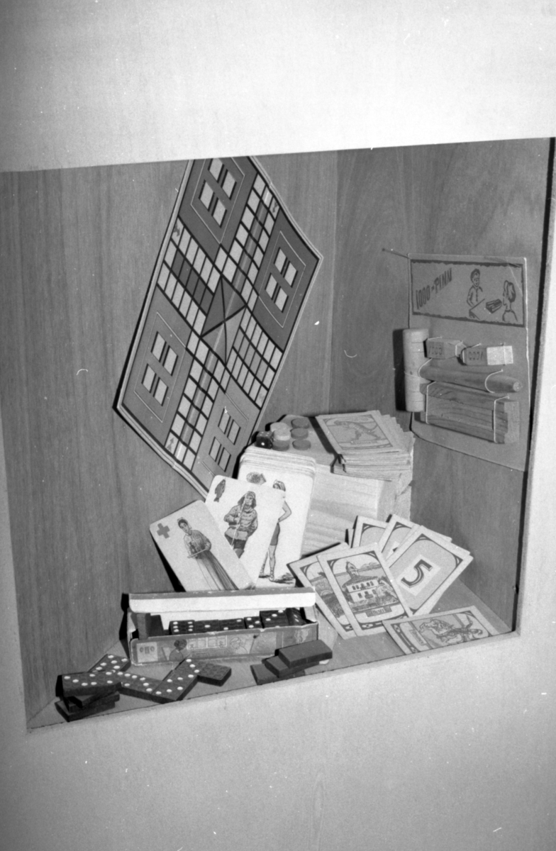 Dokumentasjonsbilder i serie fra barneutstillinga på Sunnmøre Museum i 1989.