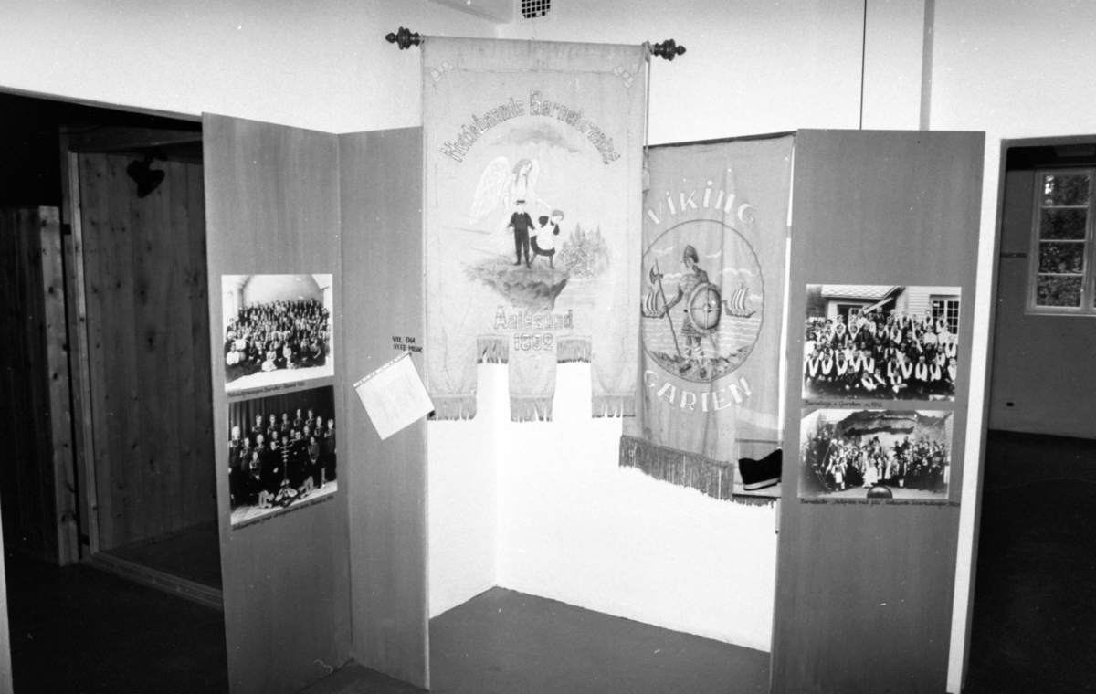 Dokumentasjonsbilder i serie fra barneutstillinga på Sunnmøre Museum i 1989.
