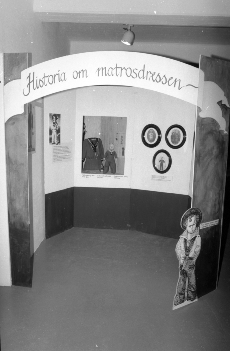 Dokumentasjonsbilder i serie fra barneutstillinga på Sunnmøre Museum i 1989.