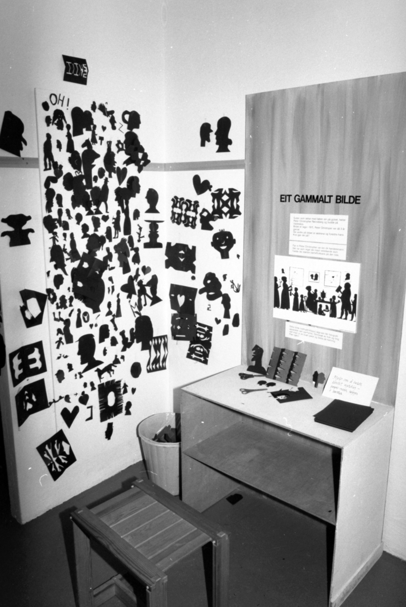 Dokumentasjonsbilder i serie fra barneutstillinga på Sunnmøre Museum i 1989.