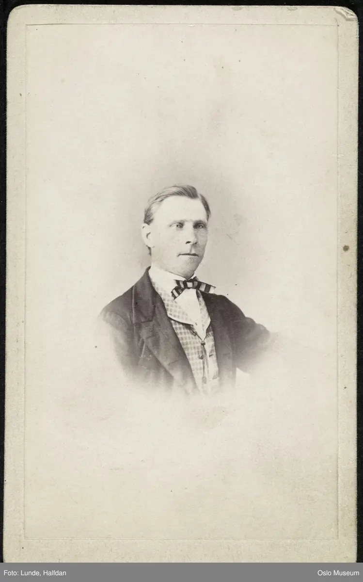portrett, mann, vignettert brystbilde