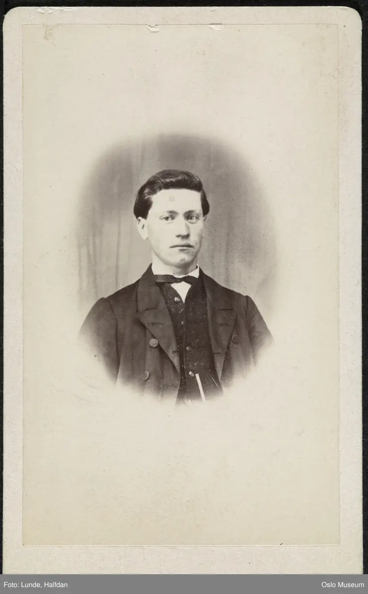 portrett, mann, vignettert brystbilde