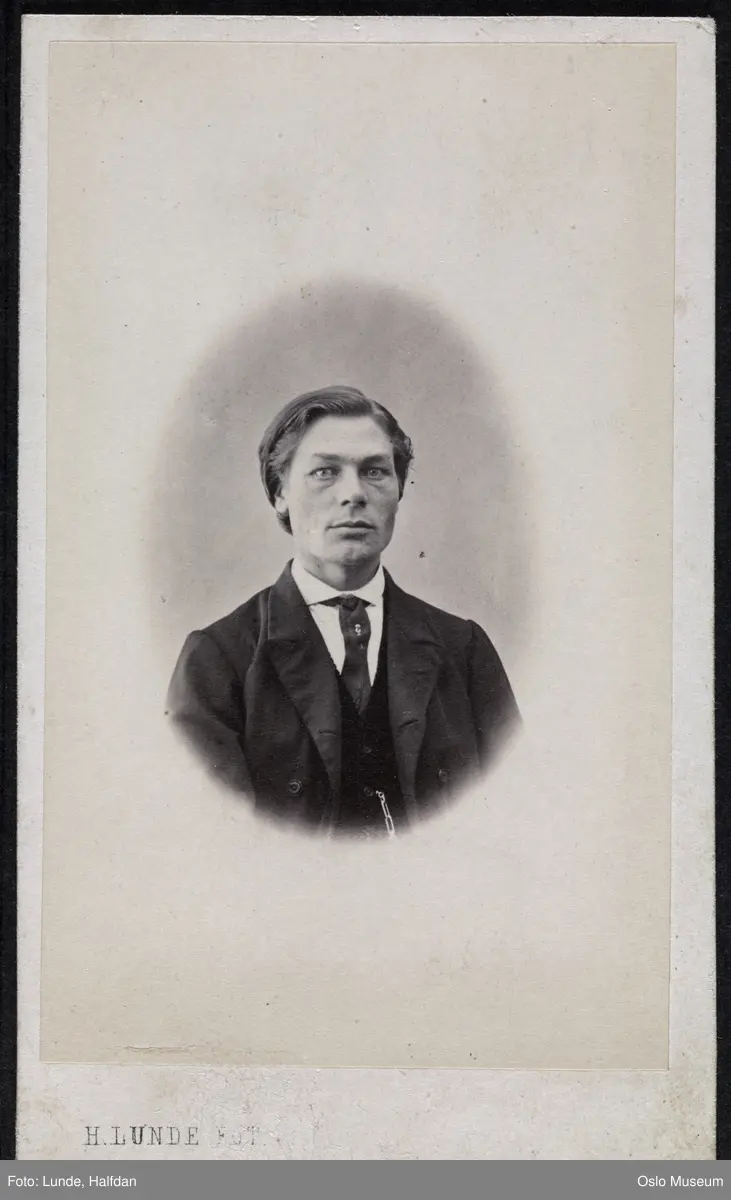 portrett, mann, vignettert brystbilde