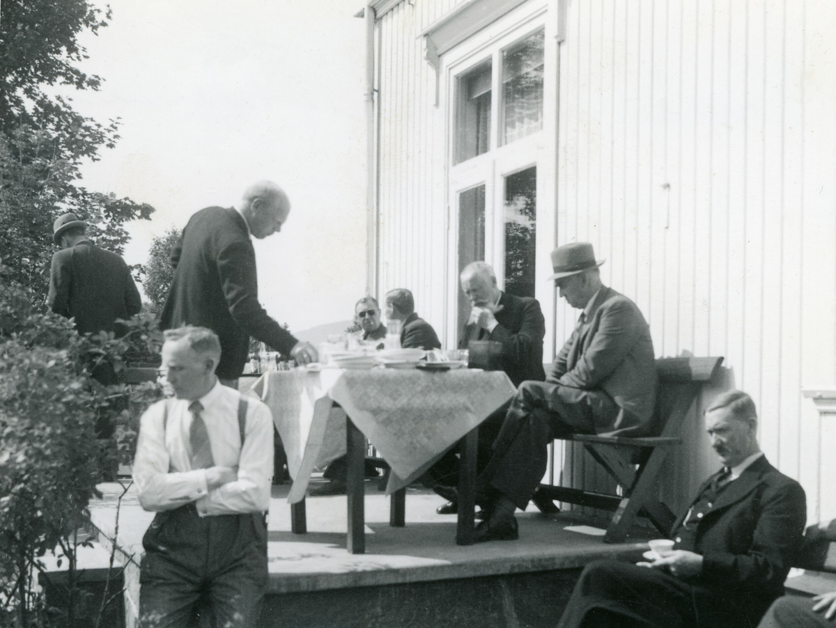 6 bilde frå Søve landbruksskole under Kornrådets reise i Telemark 7.-13.8.1939.  Bilda er tatt 9. august 1939.